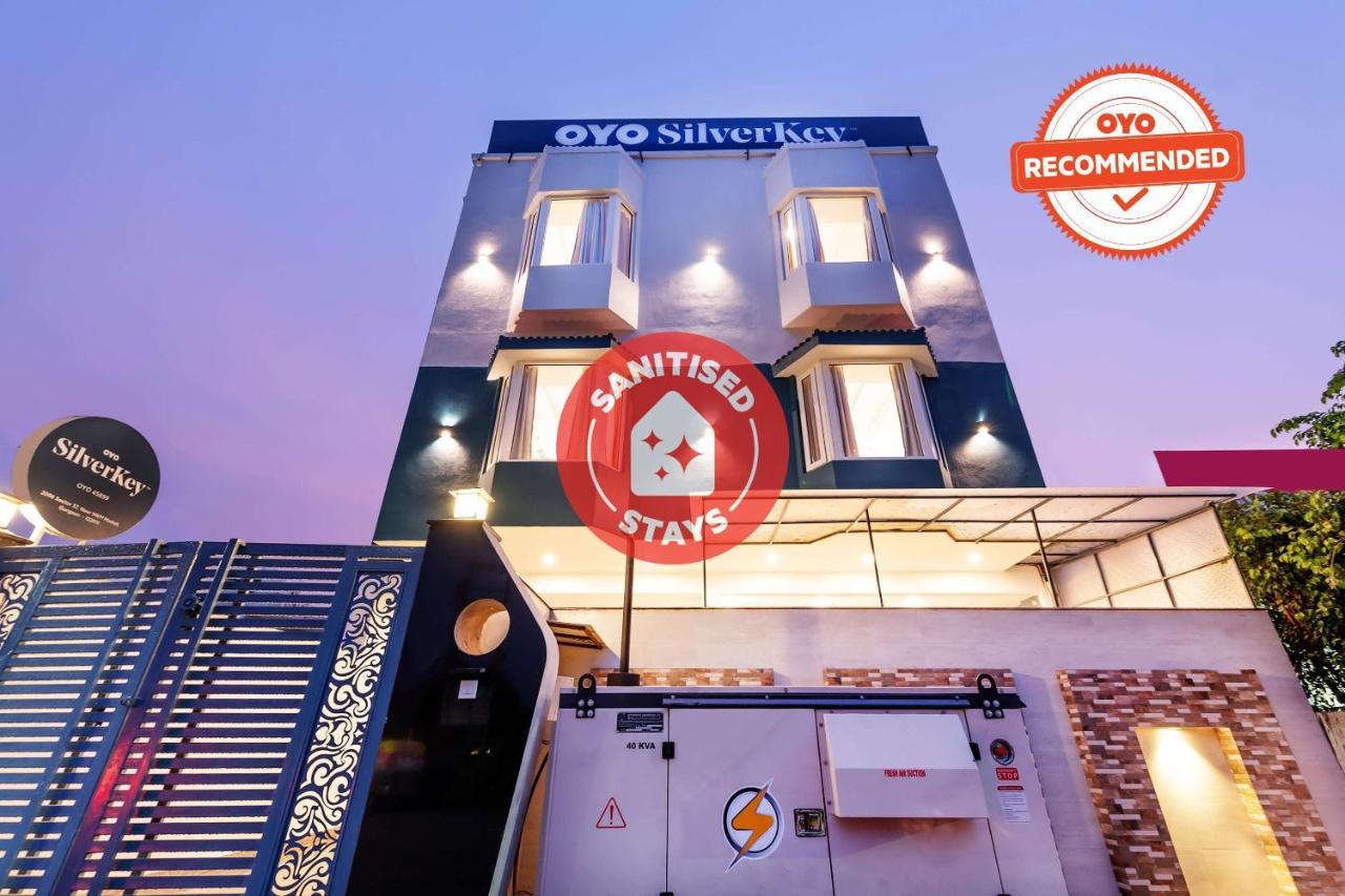 Hotel O Earth Villa Near Bestech Central Square Mall Gurgaon Exterior foto